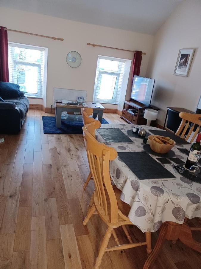 Kents Guesthouse Accommodation Kilmacthomas ภายนอก รูปภาพ